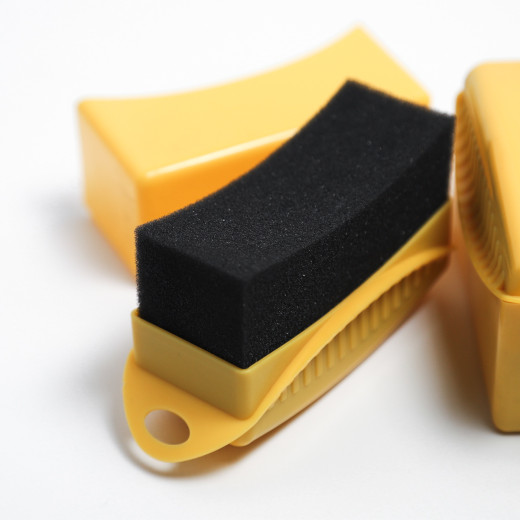 Аплікатор з кришкою та утримувачем для чорніння гуми і пластику Magnum жовтий Аплікатор з кришкою та утримувачем для чорніння гуми і пластику Magnum жовтий