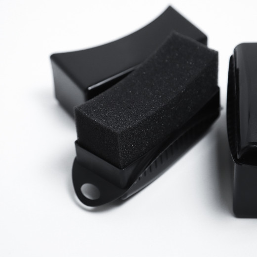 Аплікатор з кришкою та утримувачем для чорніння гуми і пластику Magnum чорний Аплікатор з кришкою та утримувачем для чорніння гуми і пластику Magnum чорний